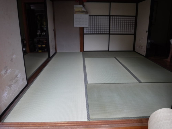 A様宅（八雲町熊野）新畳12帖・畳シ－トを敷く施工をしました。